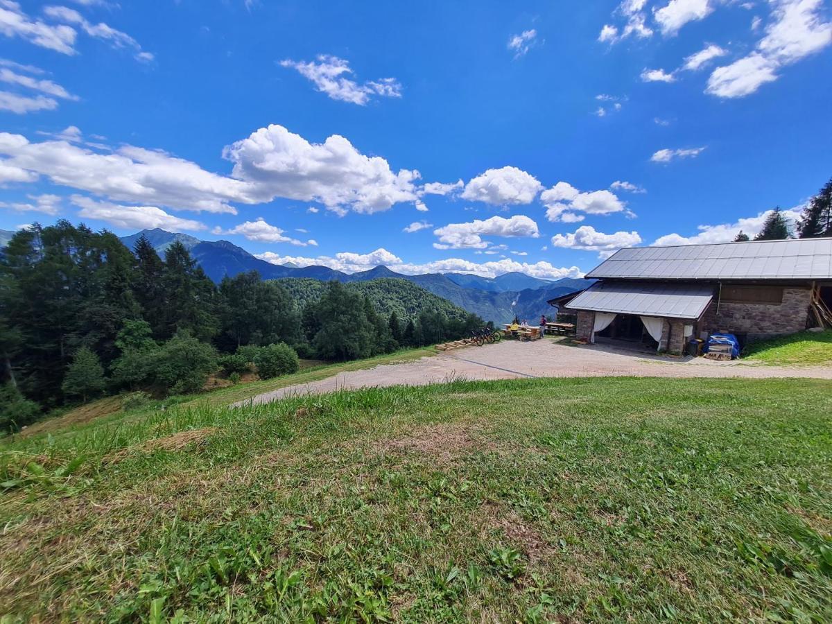 Chalet Chapeau Rar Castel Condino Luaran gambar