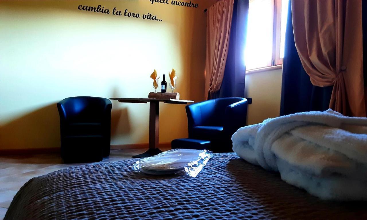 Chalet Chapeau Rar Castel Condino Luaran gambar