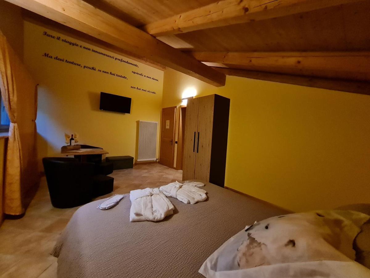 Chalet Chapeau Rar Castel Condino Luaran gambar