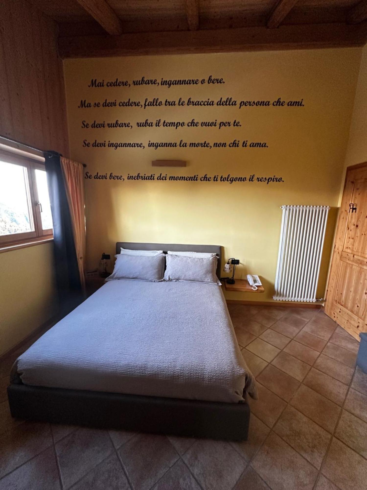 Chalet Chapeau Rar Castel Condino Luaran gambar